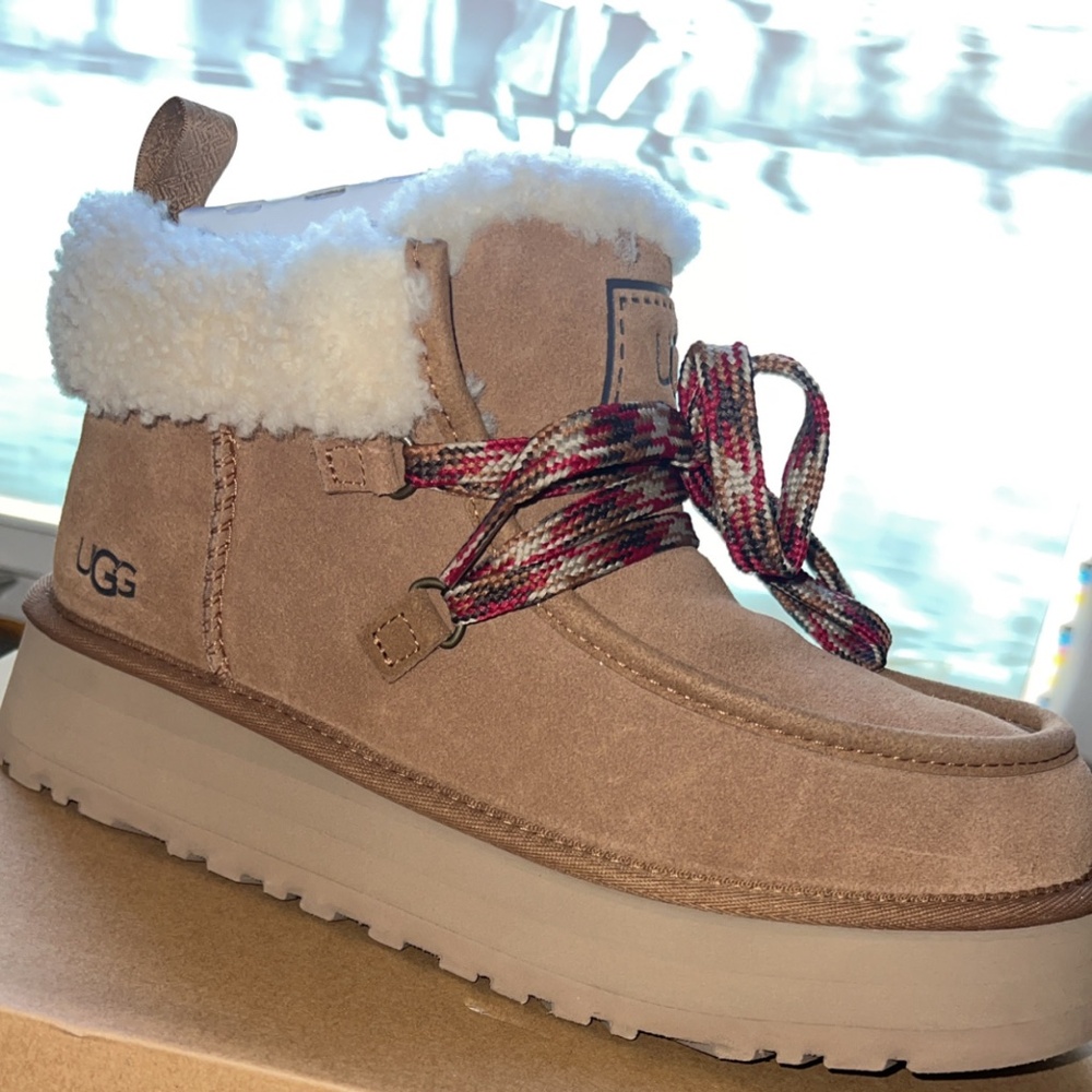 UGG